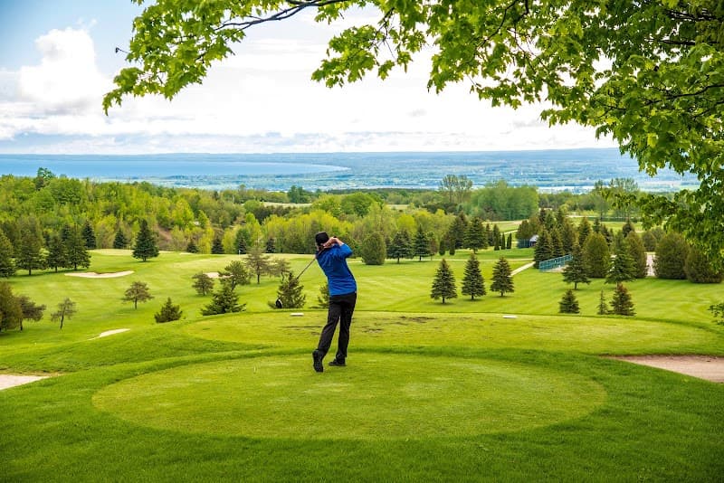 Duntroon Highlands Golf | Cafe | Trails | Retreat
